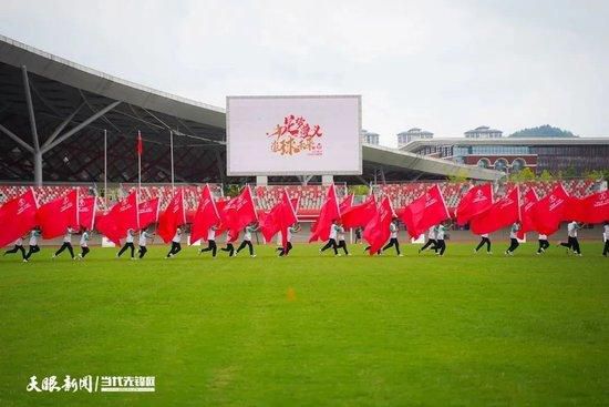 据《马卡报》报道，在库尔图瓦本赛季遭遇十字韧带重伤后，前皇马门将纳瓦斯曾自荐希望回到老东家效力。